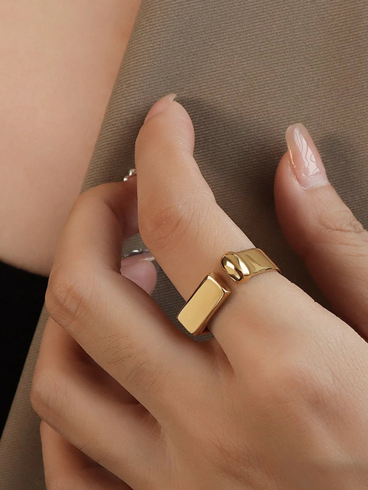 Amalie Geometric Golden Open Ring